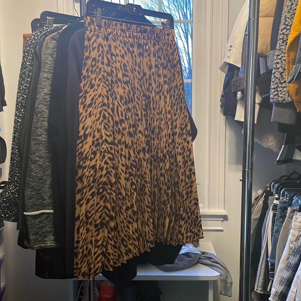 Animal print pleated skirt